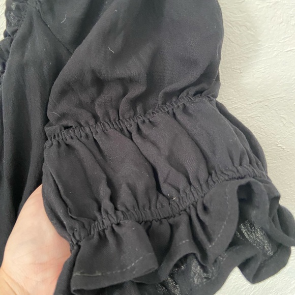 Le Lis NWT Black Puff Sleeved Romper - Picture 3 of 9